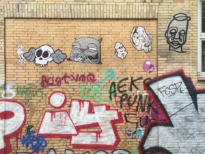 „Flying Skull“ Paste-Up by SPÄM in Hamburg